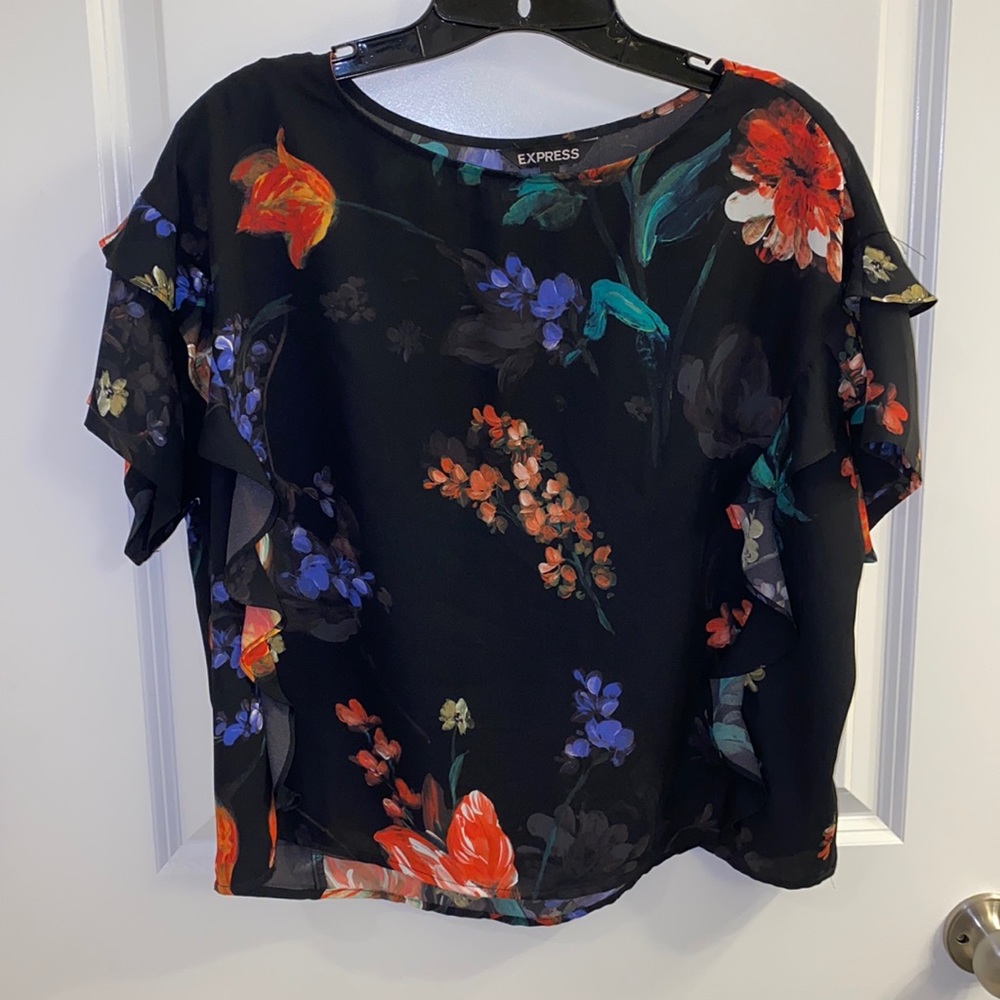 Ruffle flower express top